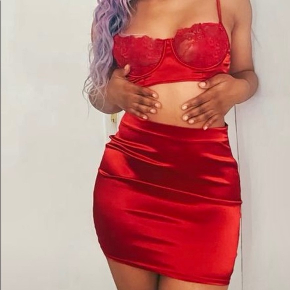 Red Skirt with small slits ❤️ - Picture 2 of 5